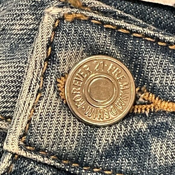 ~ Forever 21 sz 29 Jean Shorts Frayed Raw Hem Ripped Cut Offs Medium Blue Denim - Picture 13 of 15